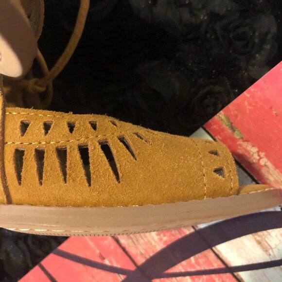 Vince Camuto Lace-up Booties - Picture 12 of 14